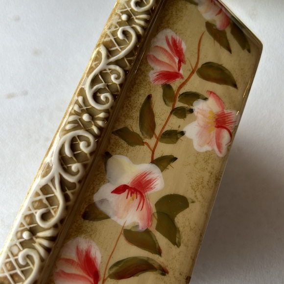 Temptations Presentable Ovenware, tan and red casserole dish. Great condition - Picture 3 of 7